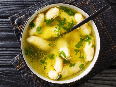 Супа с грисови кнедли в говежди бульон (Grießnockerlsuppe) - снимка на рецептата Супа с грисови кнедли в говежди бульон (Grießnockerlsuppe) - снимка на рецептата